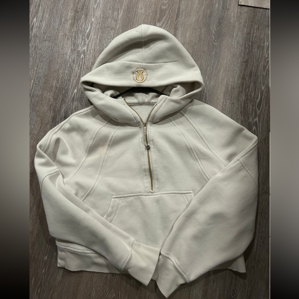 Lululemon scuba half zip sweatshirt.